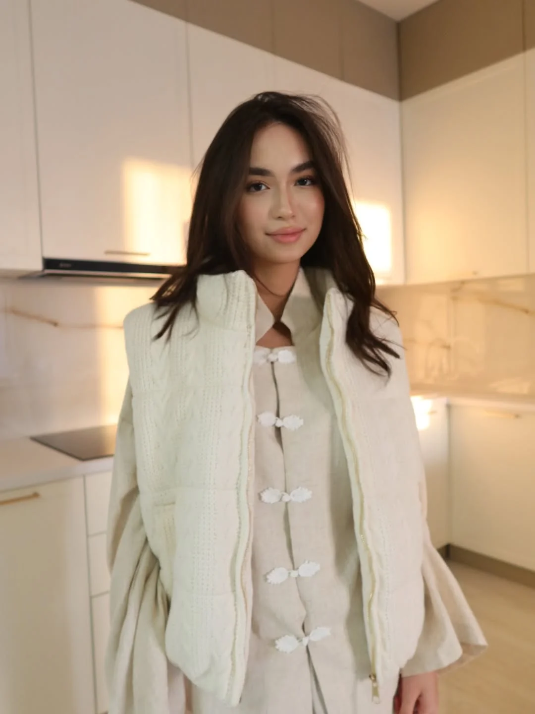 modern fall vest outfits for women 2026 Cream Textures and Quiet Elegance