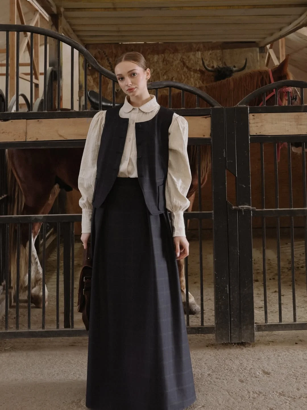 modern fall vest outfits for women 2026 Elegant Black Vest Styling With Vintage Influence