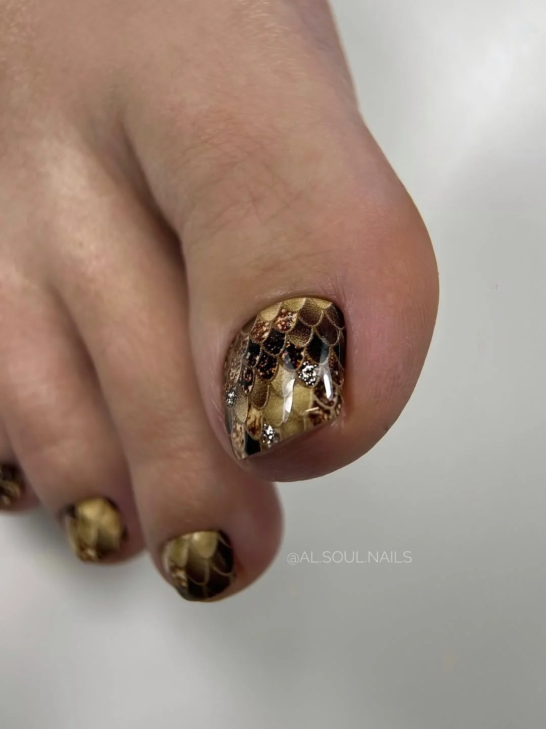 modern summer pedicure nail art 2026 Golden Reptile Glam