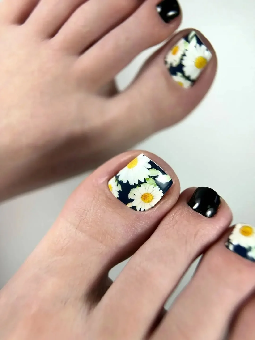 modern summer pedicure nail art 2026 Classic Daisies With A Modern Edge