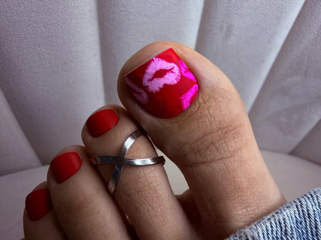 modern summer pedicure nail art 2026 Playful Pink Kiss Art