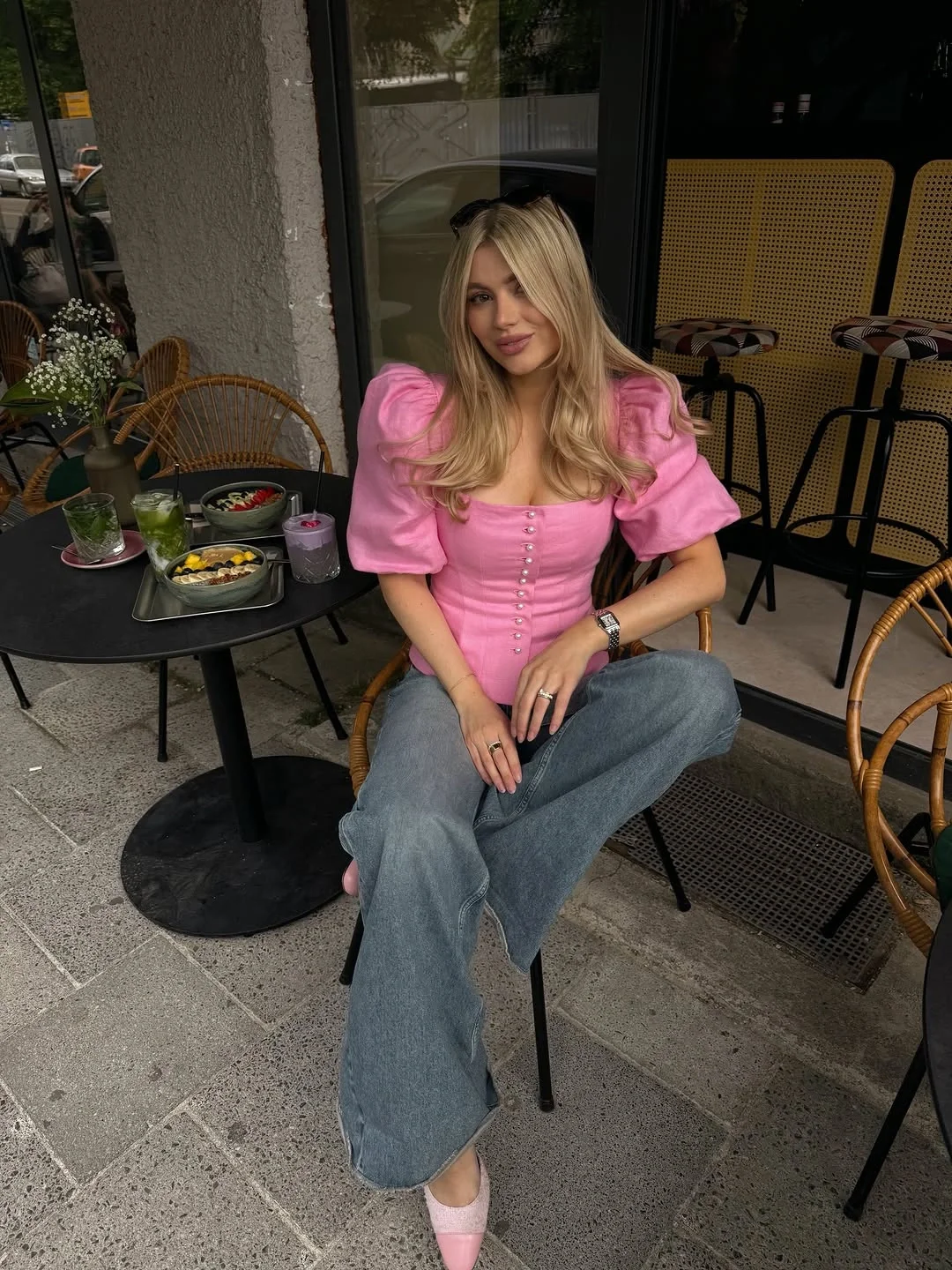 simple fall outfits ideas 2026 Soft Pink And Relaxed Denim For A Fresh Fall Twist