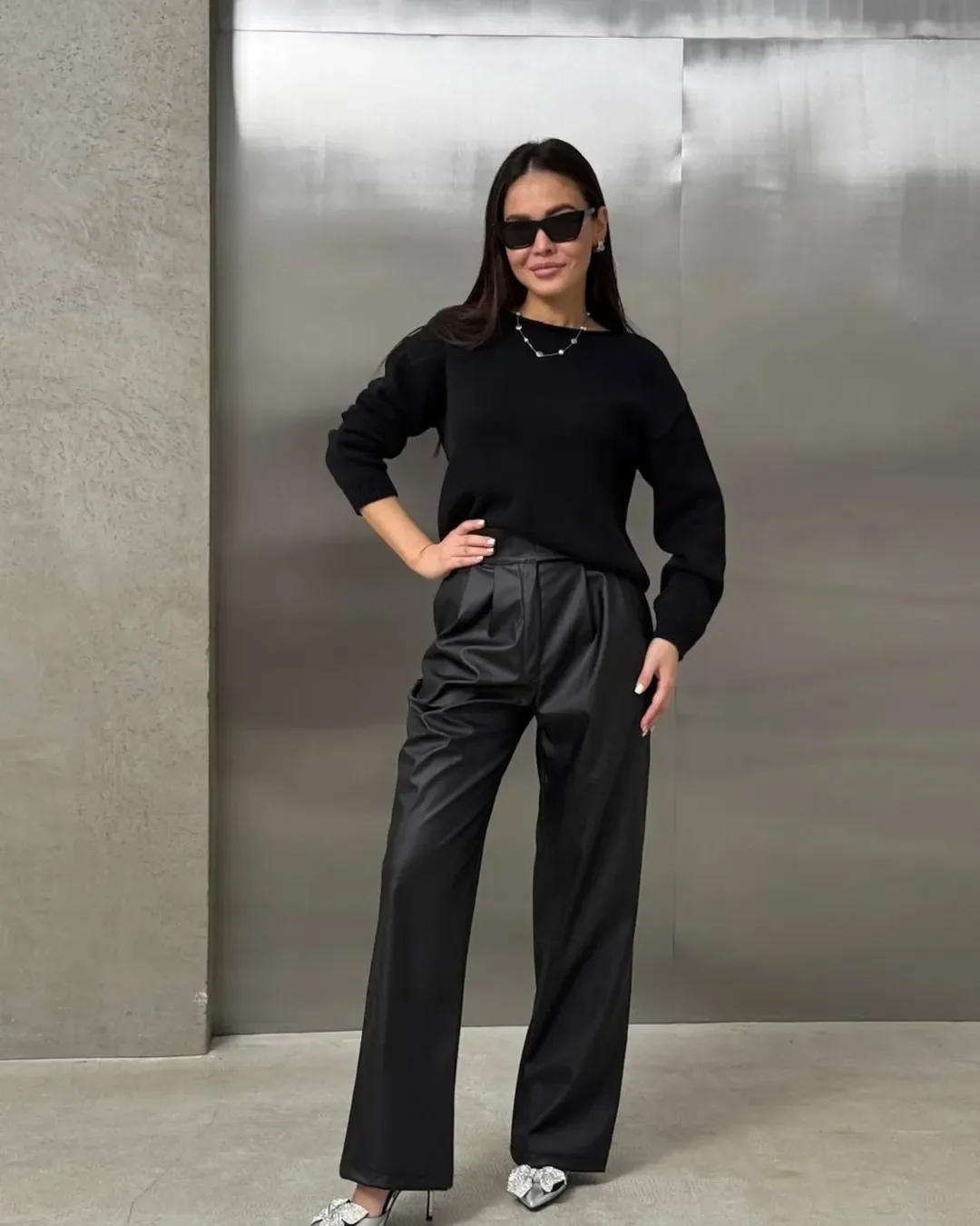 sophisticated chic fall outfits pants 2026 Black and Leather for a Contemporary City Look