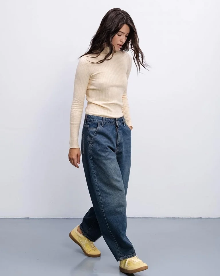 stylish fall outfits with jeans and sneakers 2026 The Dark Denim Alternative to Traditional Fall Basics