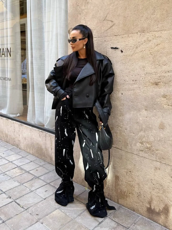 stylish fall outfits with jeans and sneakers 2026 All Black Street Style with Baddie Energy