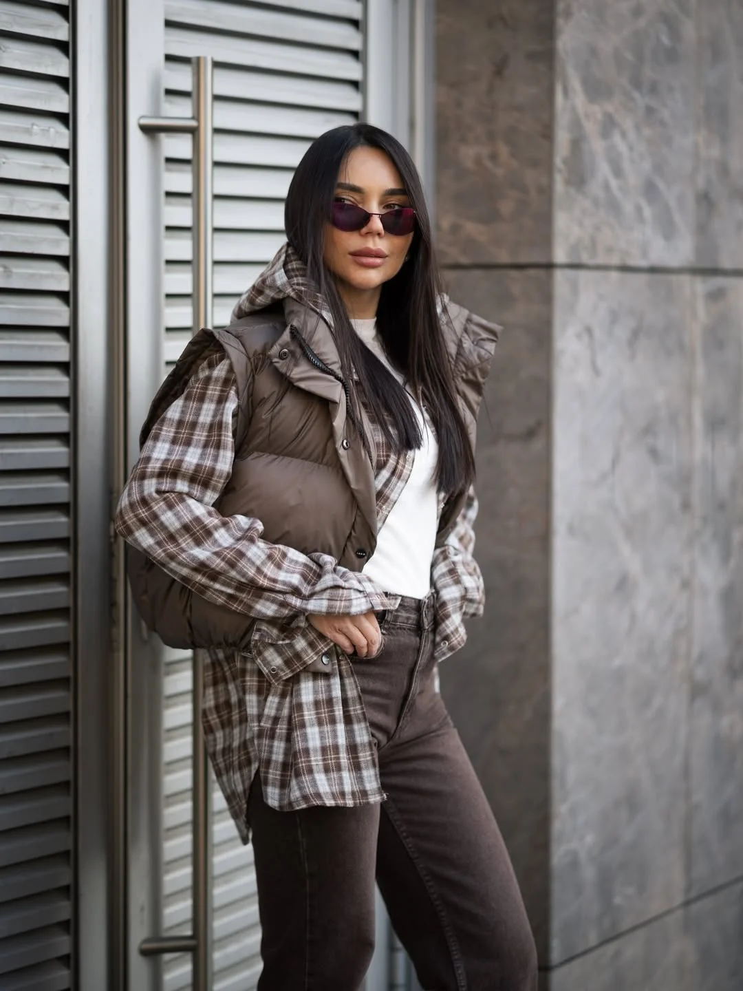 stylish fall outfits with jeans and sneakers 2026 The Layered Plaid Look for Crisp Autumn Days