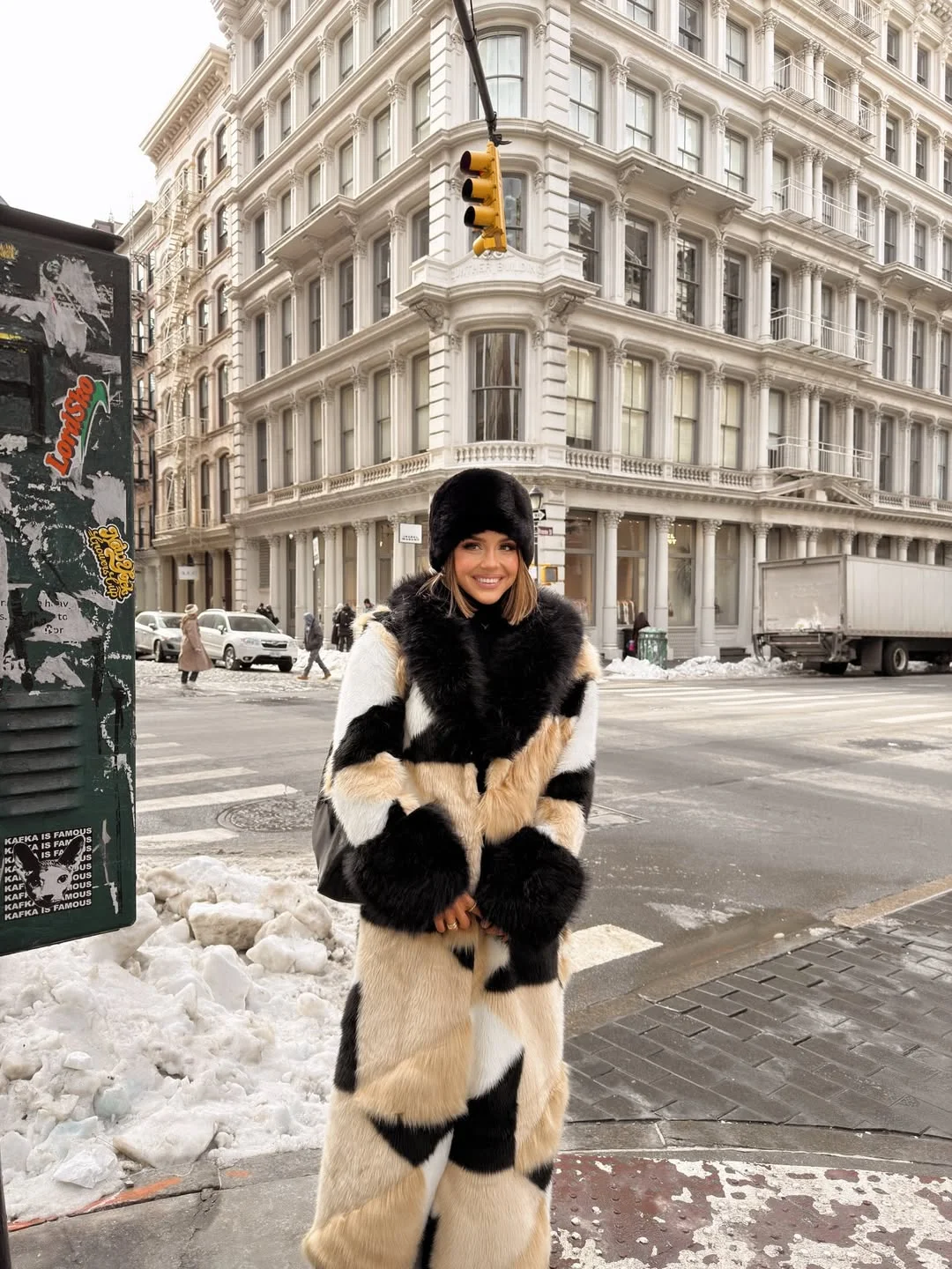 stylish fall street style nyc aesthetic 2026 Statement Faux Fur for Cold City Days