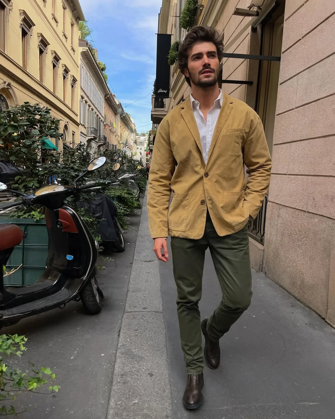 stylish early fall outfits ideas 2026 European Smart Casual for Early Fall Days