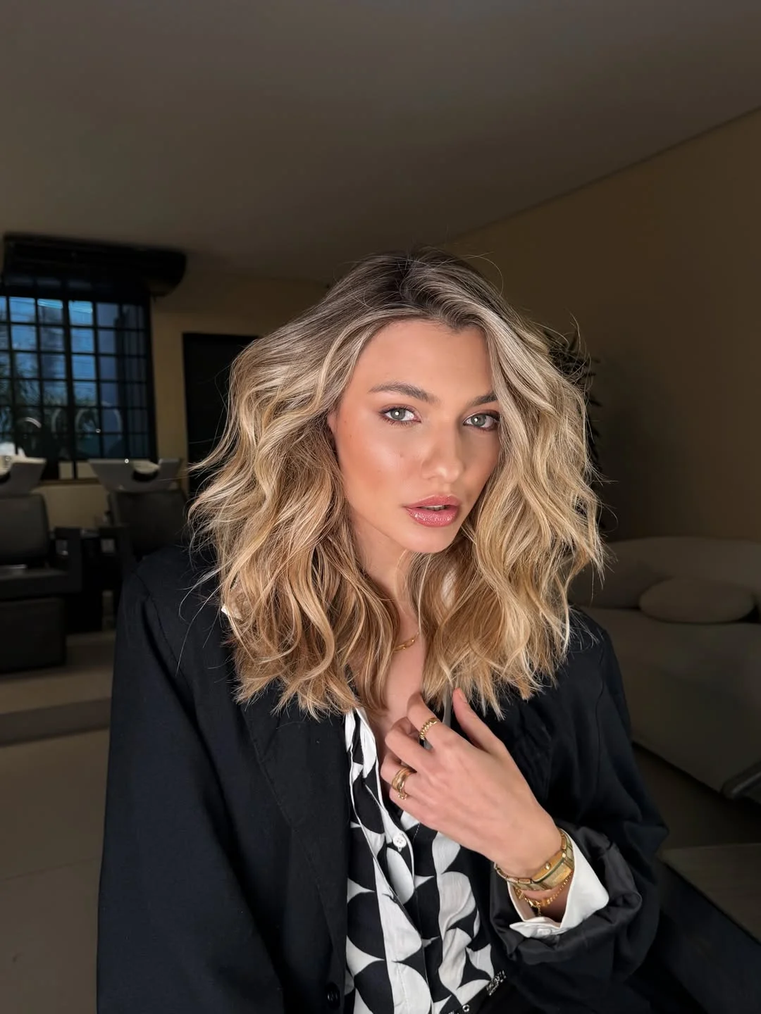 trendy july hair colour ideas 2026 Champagne Blonde Waves With Shadow Root