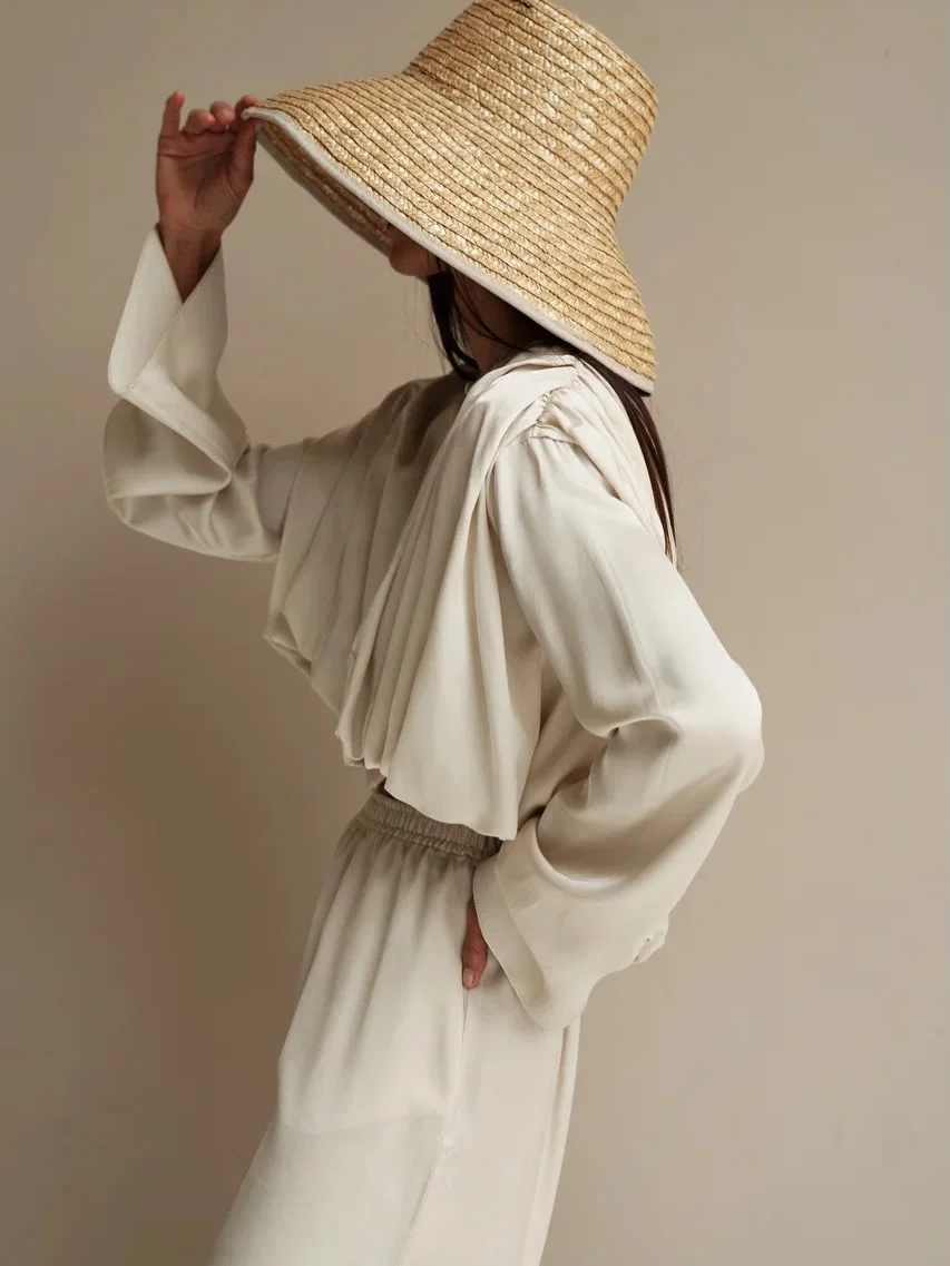 trendy summer to fall outfits 2026 Flowing Layers and Oversized Hats for Effortless Elegance