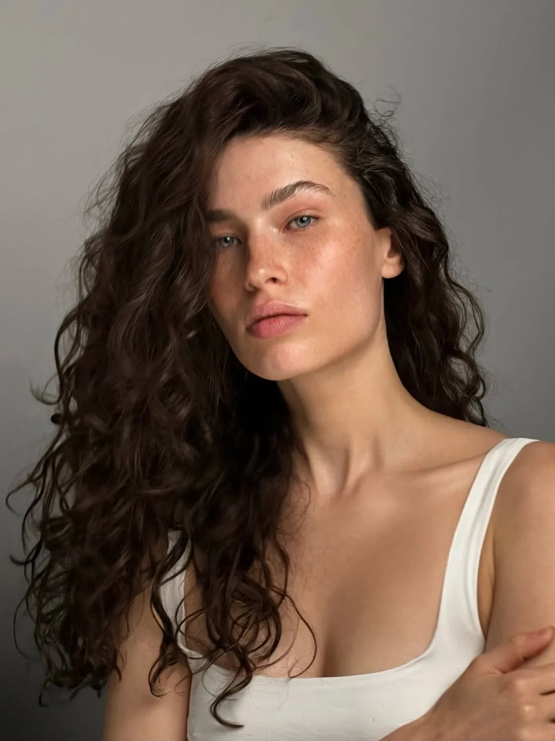august hairstyles and color ideas 2026 Natural Dark Waves That Never Go Out of Style