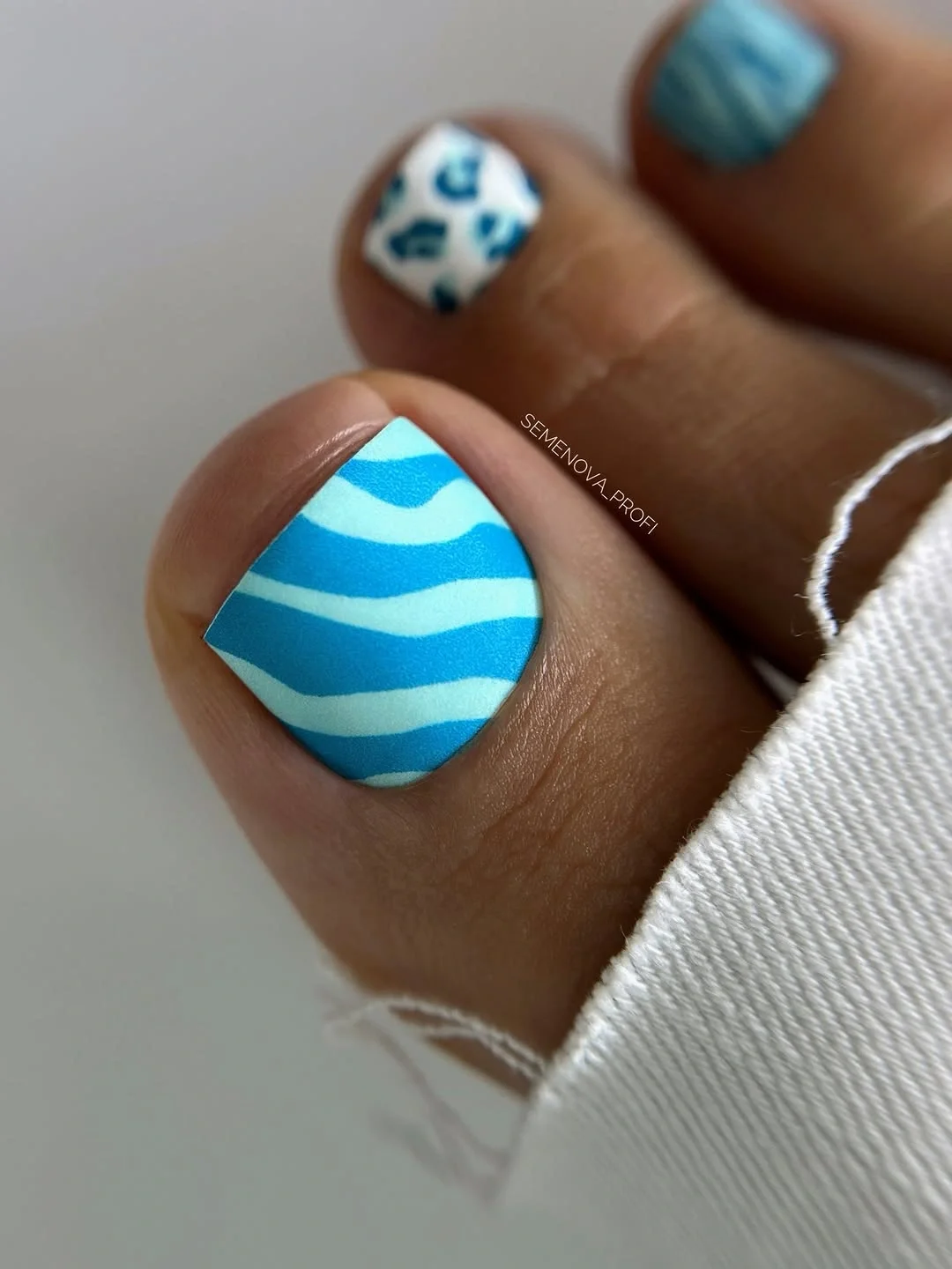 august toe nails 2026 Blue Ocean Waves For Late August