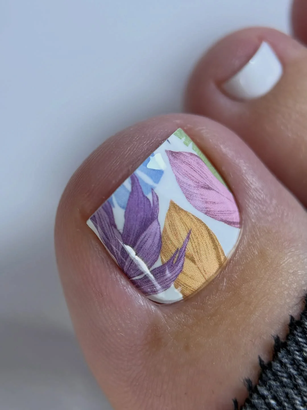 august toe nails 2026 Soft Botanical Petals