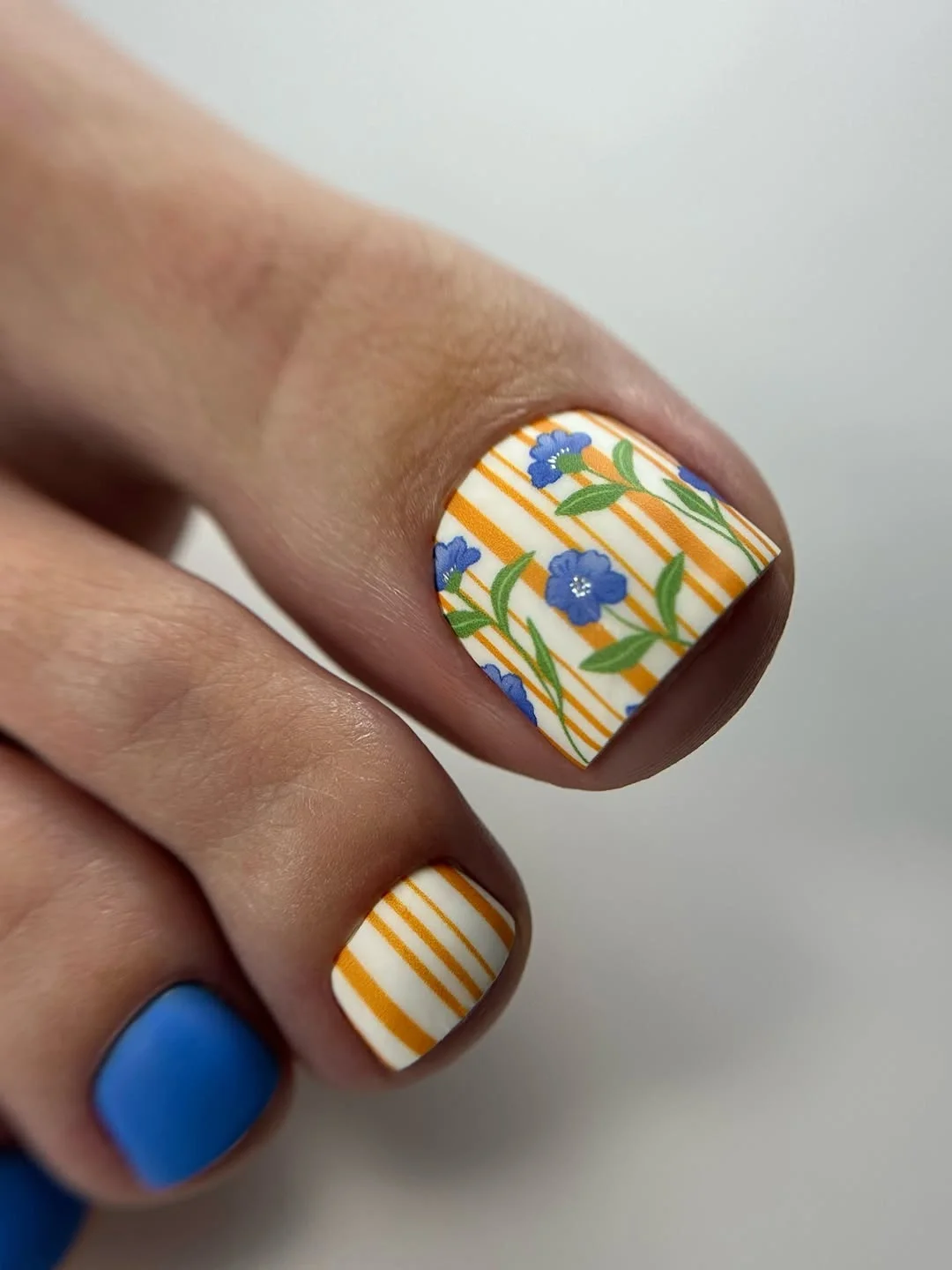 august toe nails 2026 Sunny Floral Stripes That Feel Like August