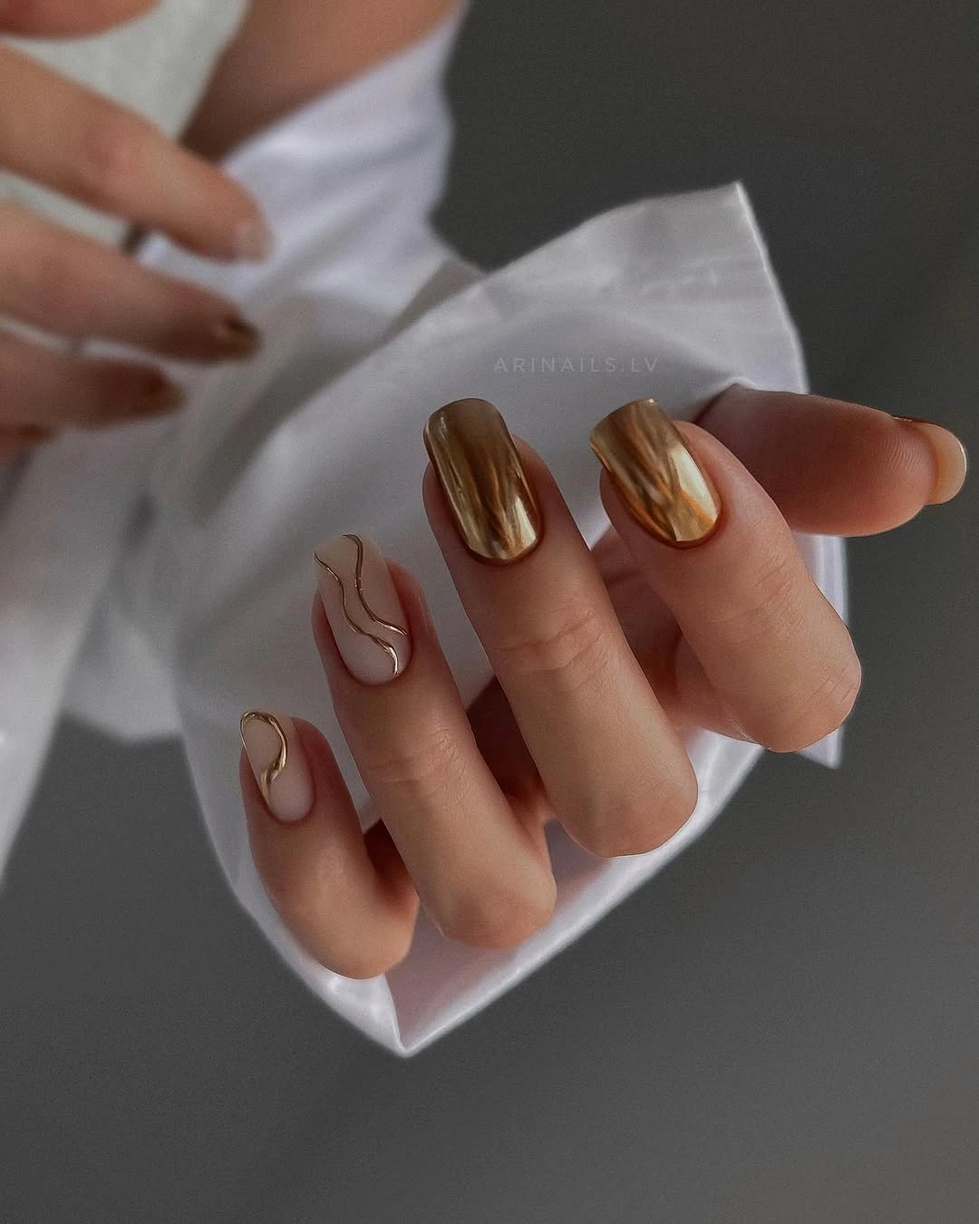beautiful fall manicure 2026 Mirror Gold Nails With Elegant Minimal Lines