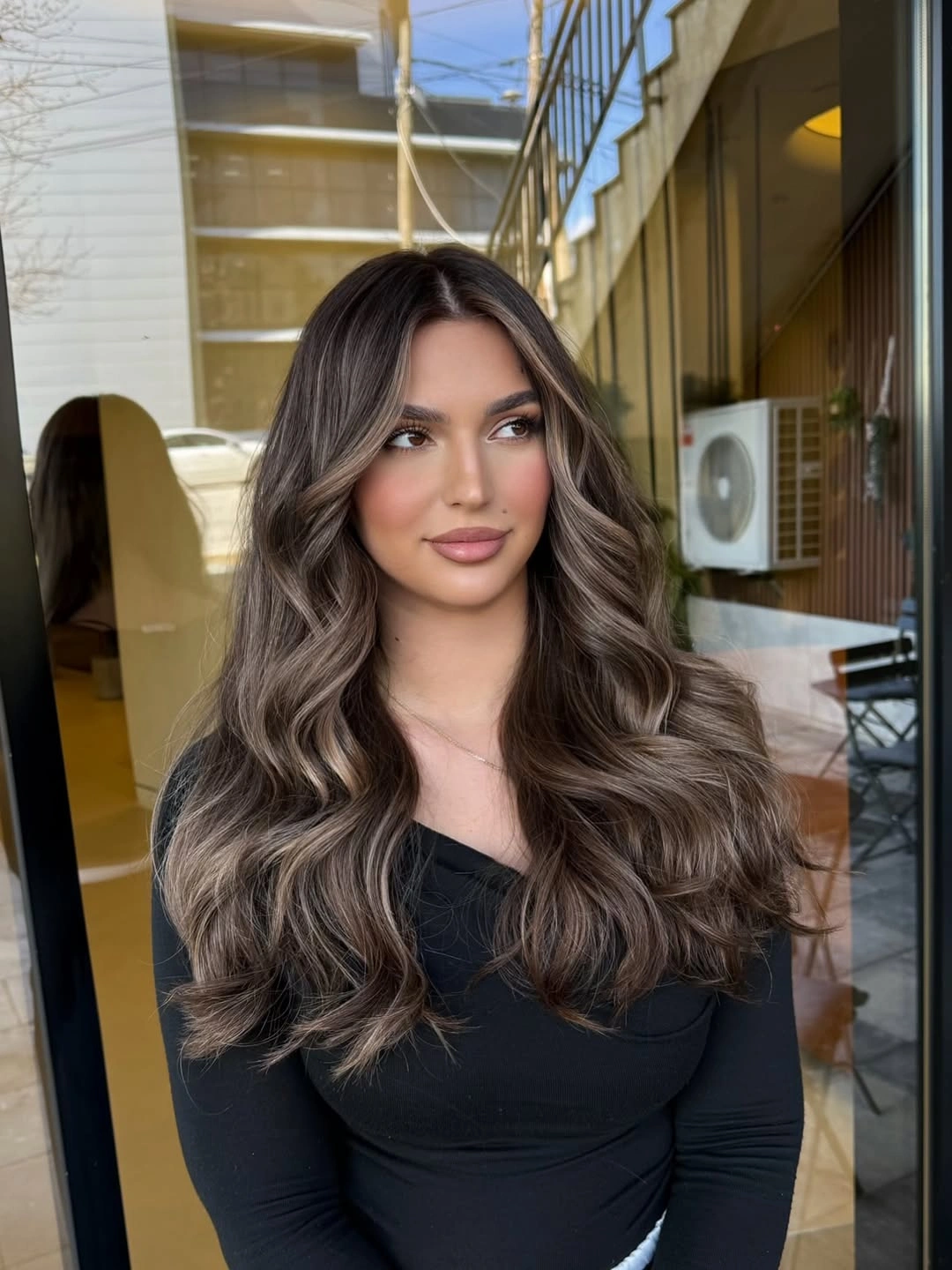beautiful full head babylights blonde on brown hair Rich Espresso Waves with Seamless Blonde Dimension