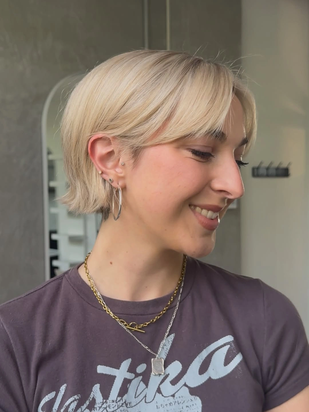 chic bixie haircut Soft Platinum Bixie With Curtain Bangs