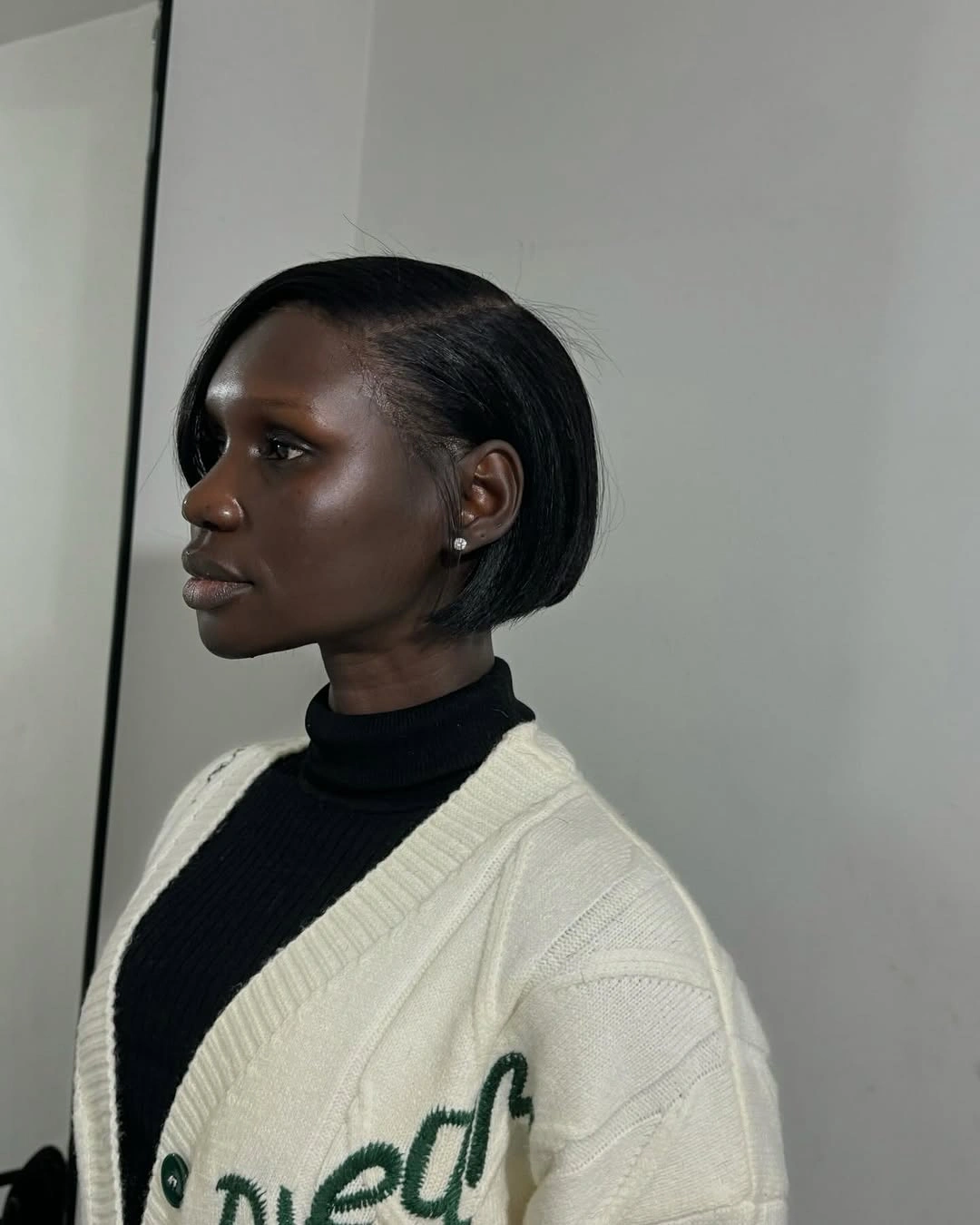 chic bob hairstyles for black women Minimal Side Part Bob With Soft Elegance