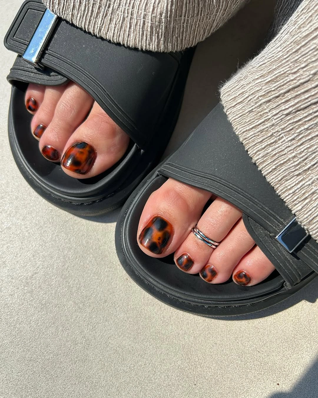 chic fall pedicure ideas 2026 Modern Tortoiseshell For Everyday Autumn Style