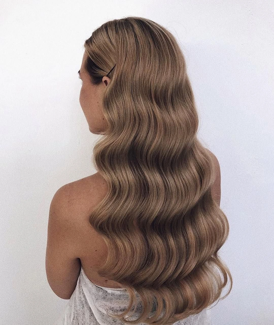 effortless body waves hairstyle Velvety Blonde Waves With Seamless Flow
