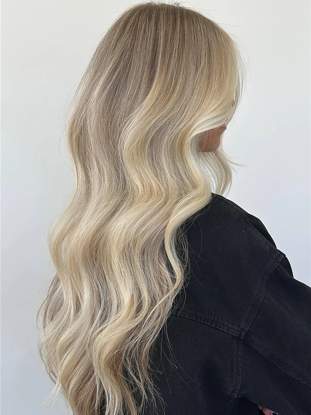 effortless heatless curls hairstyle Long Creamy Blonde Waves With Airy Volume