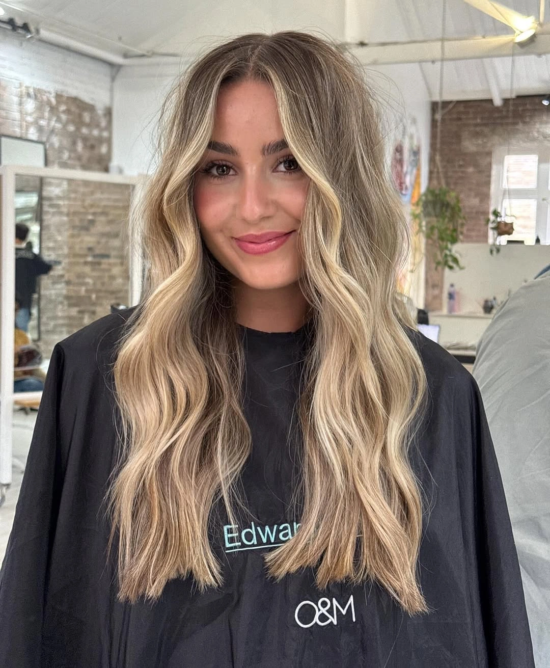 effortless heatless curls hairstyle Dimensional Bronde With Soft Everyday Waves
