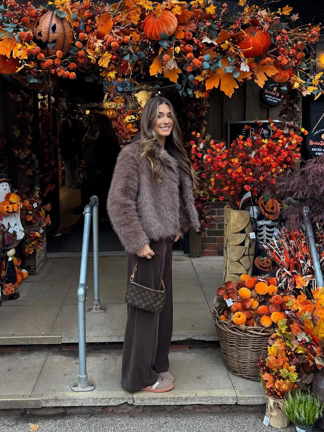 fall concert outfits 2026 Chocolate Faux Fur And Wide-Leg Trousers For Cozy Concert Evenings