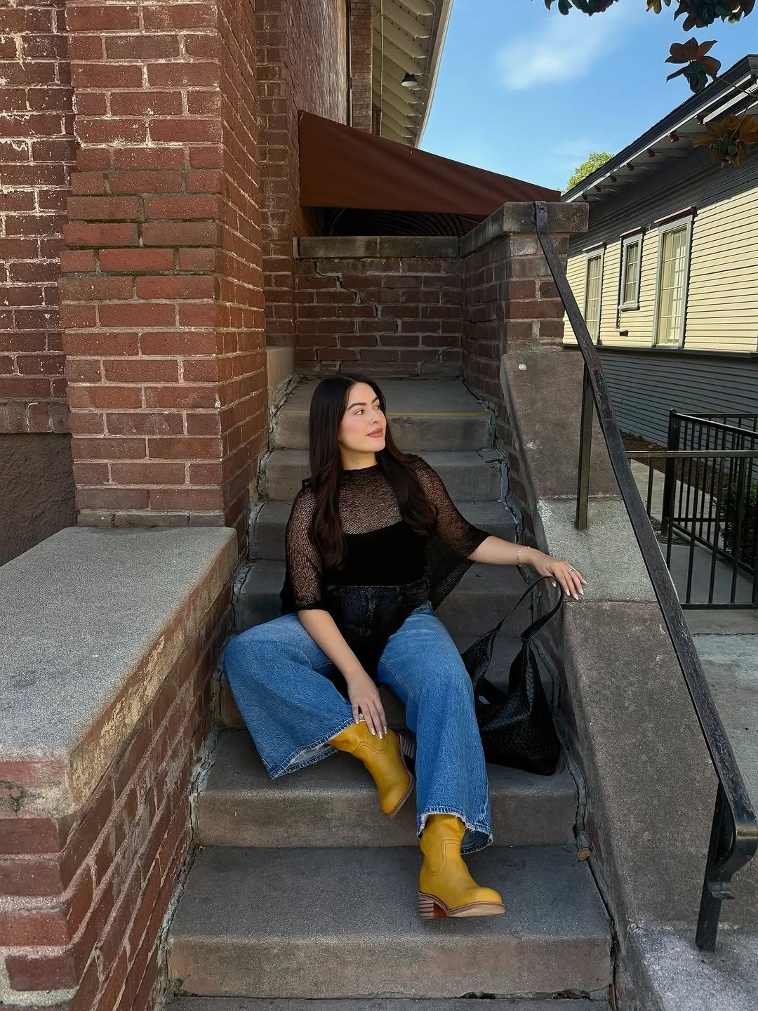 fall concert outfits 2026 Wide-Leg Denim And Statement Boots For Country Concert Style