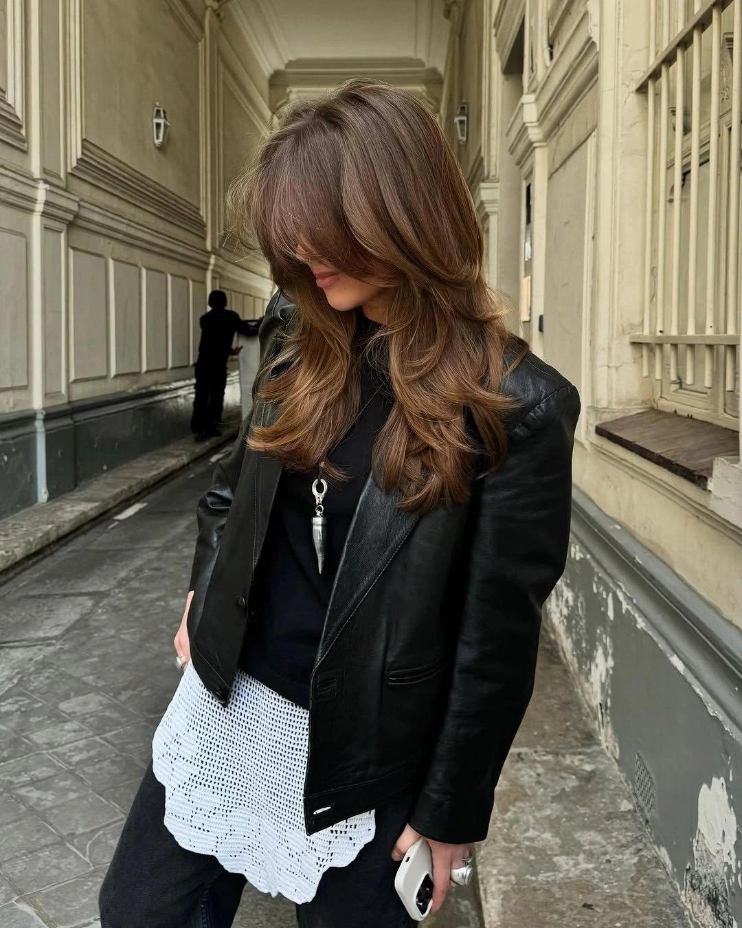 fall hairstyles 2026 Feathered Layers That Bring Movement to Brunette Hair