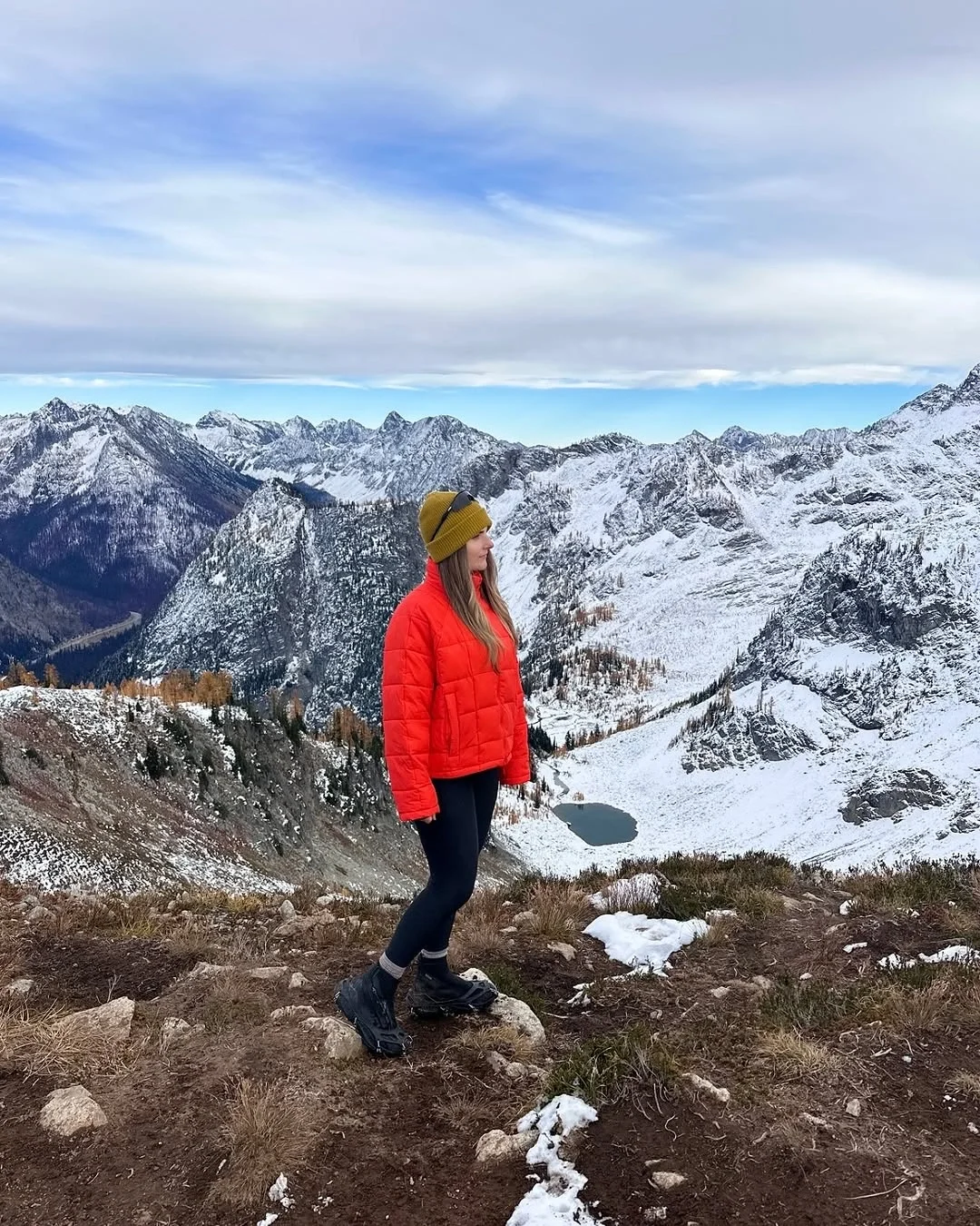 fall hiking outfits 2026 Bold Color Blocking That Brings Energy to Snowy Peaks
