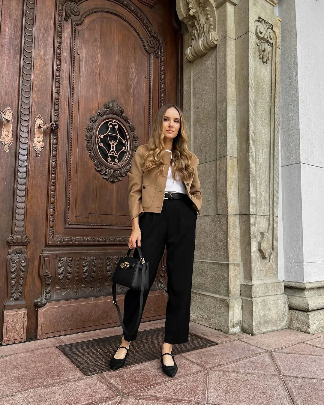 fall outfits wide leg trousers 2026 Classic Black Wide-Leg Trousers with a Cropped Beige Jacket