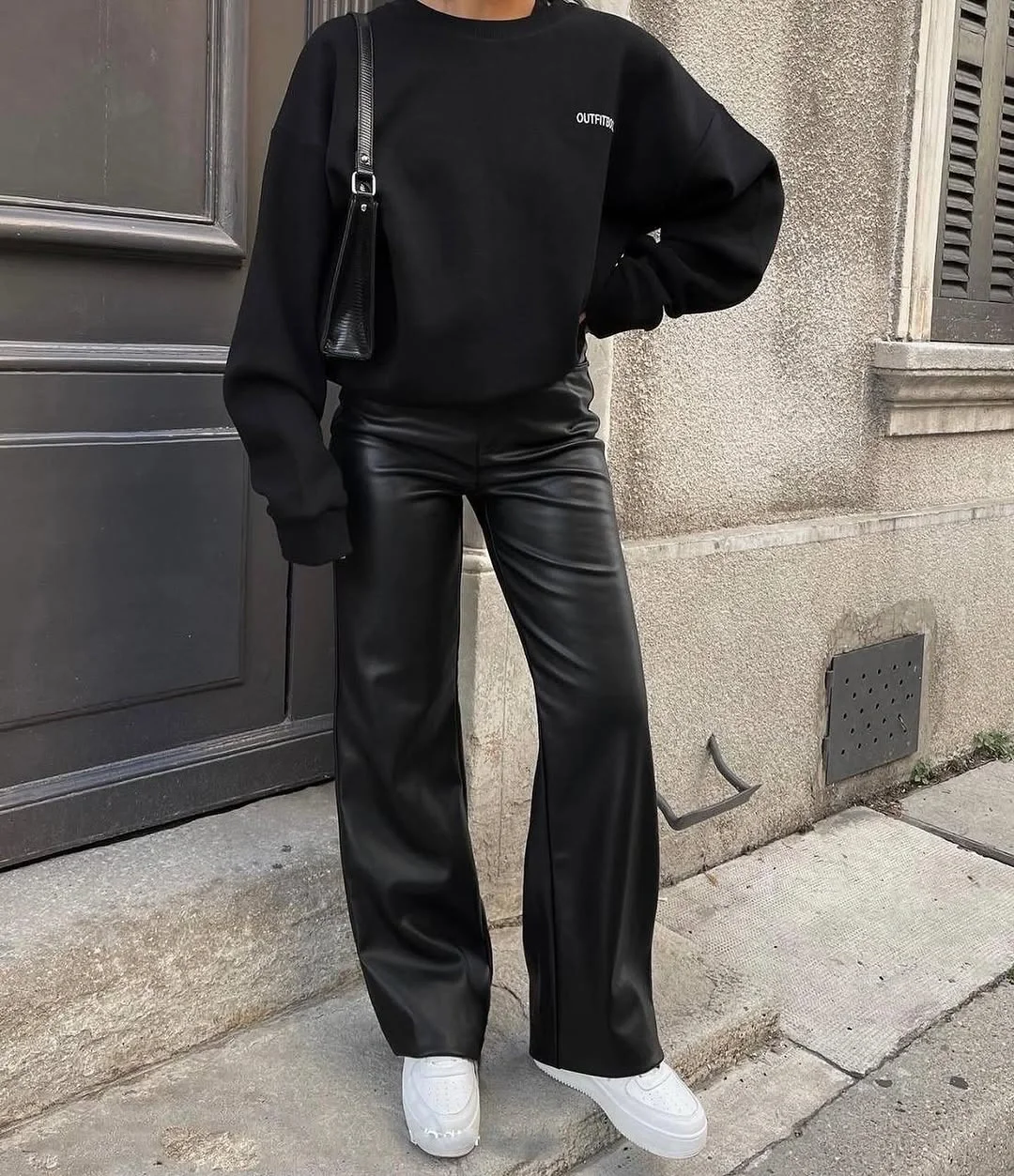 fall outfits with Leather pants 2026 Relaxed Black Leather Pants with an Oversized Sweatshirt