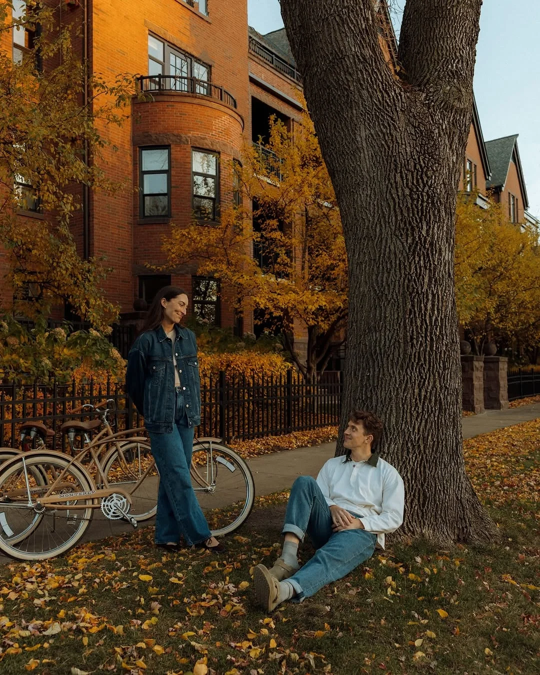 fall photoshoot outfits 2026 Relaxed Denim For City Fall Dates