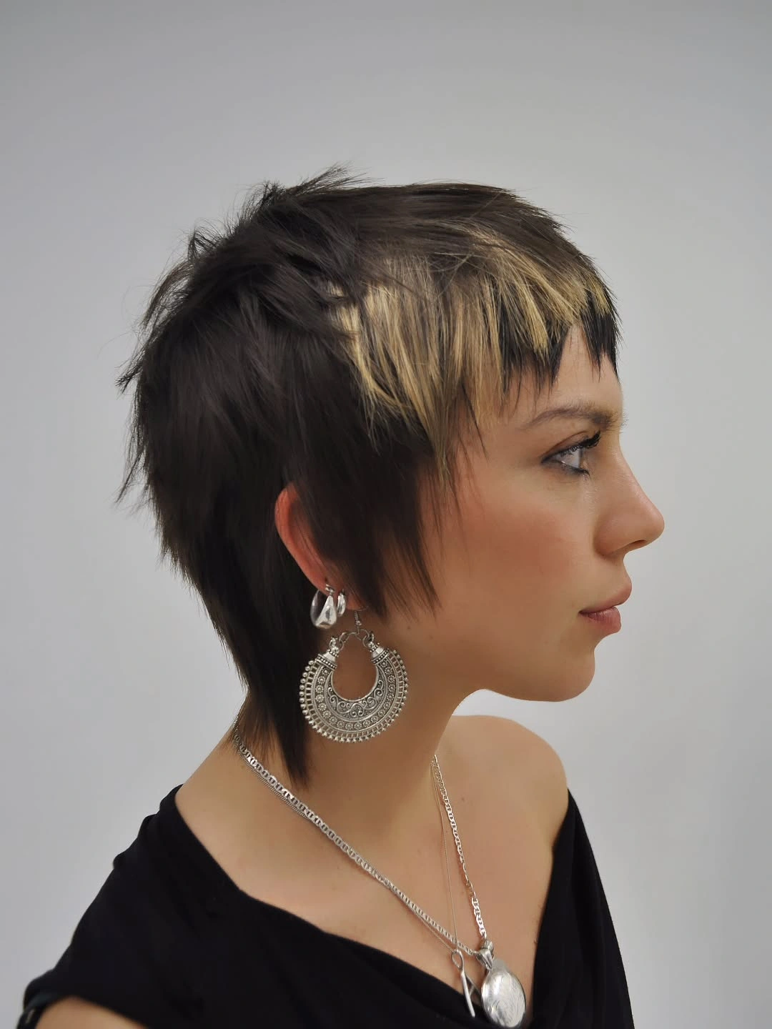 fall pixie haircut ideas 2026 Layered Pixie Mullet For A Bold Seasonal Refresh