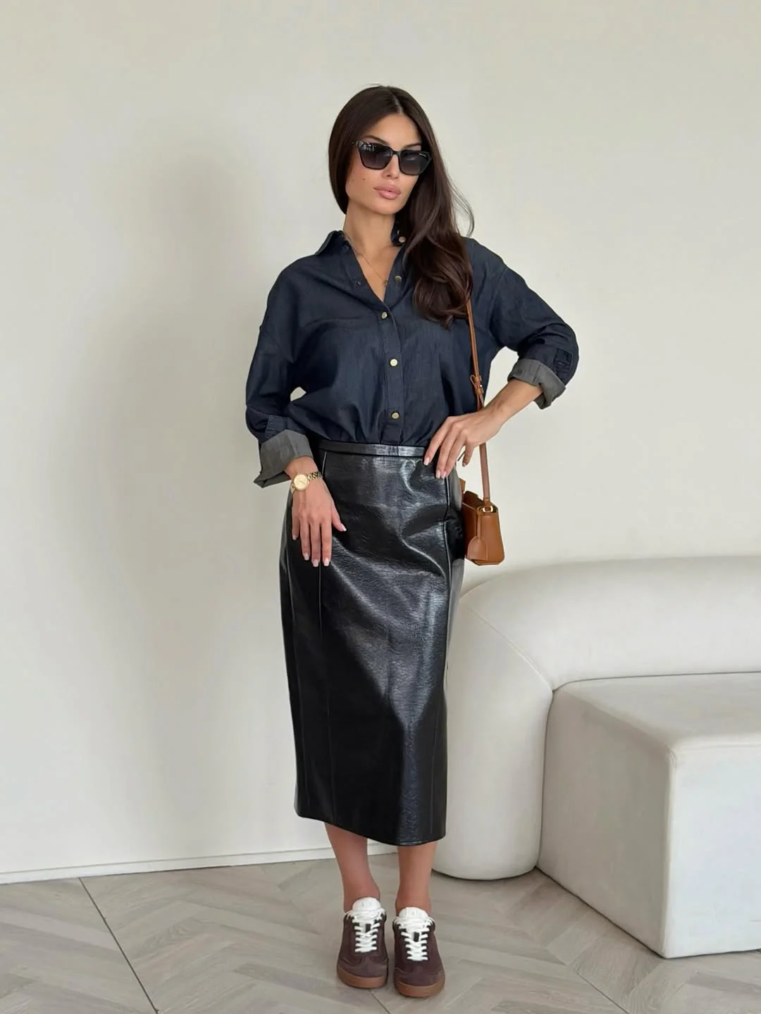 midi skirt fall outfit 2026 Dark Denim and Leather Bring a Fresh City Mood