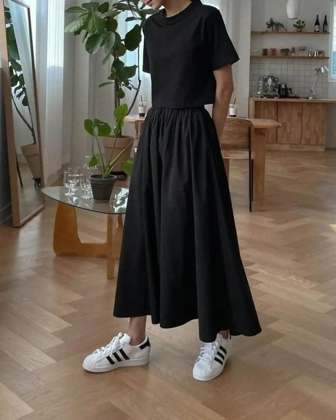 midi skirt fall outfit 2026 Minimal Black Makes Everyday Dressing Feel Effortless