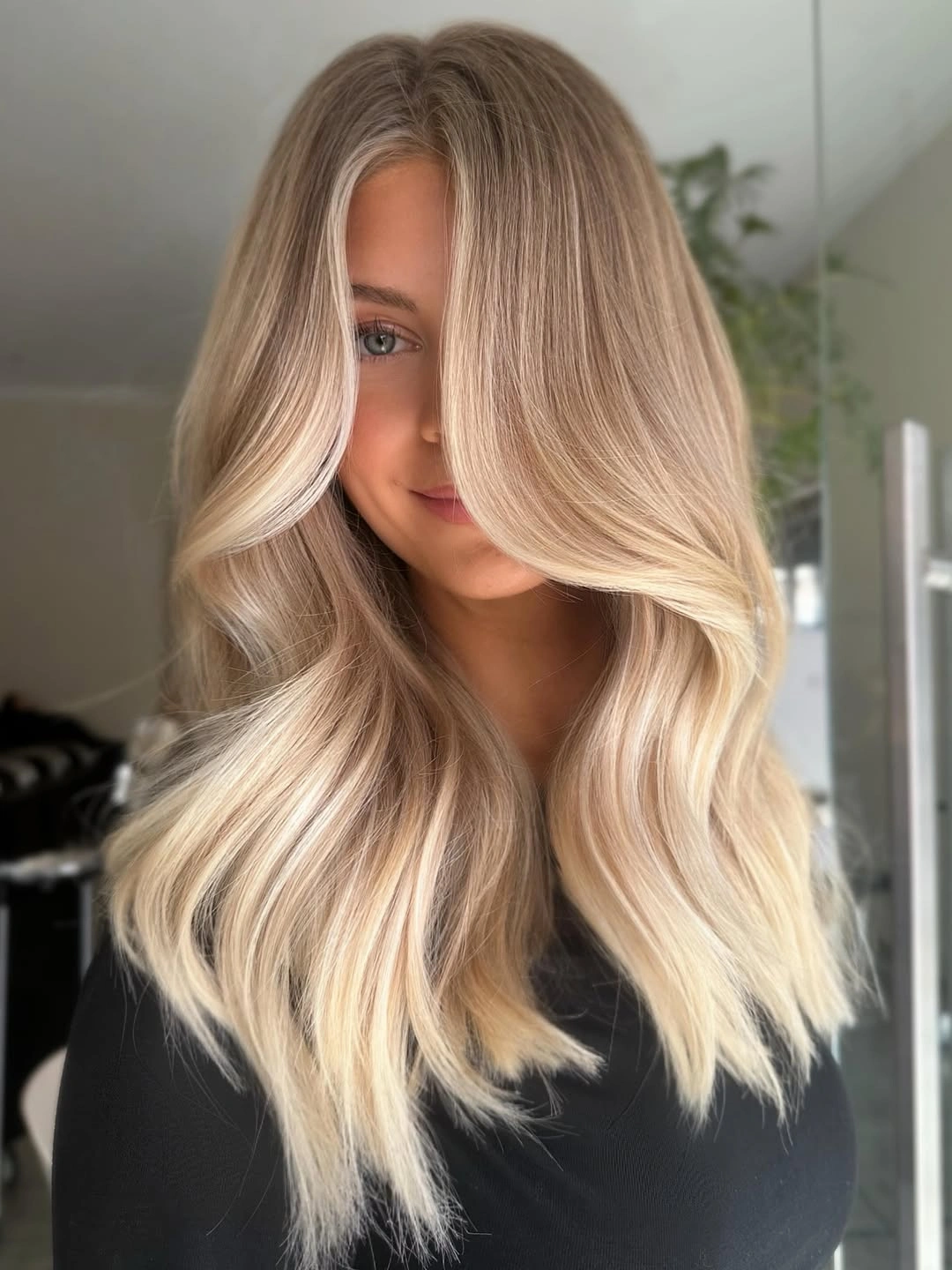 stunning fall blonde hair colour 2026 Soft Champagne Blonde With Airy Face-Framing Layers