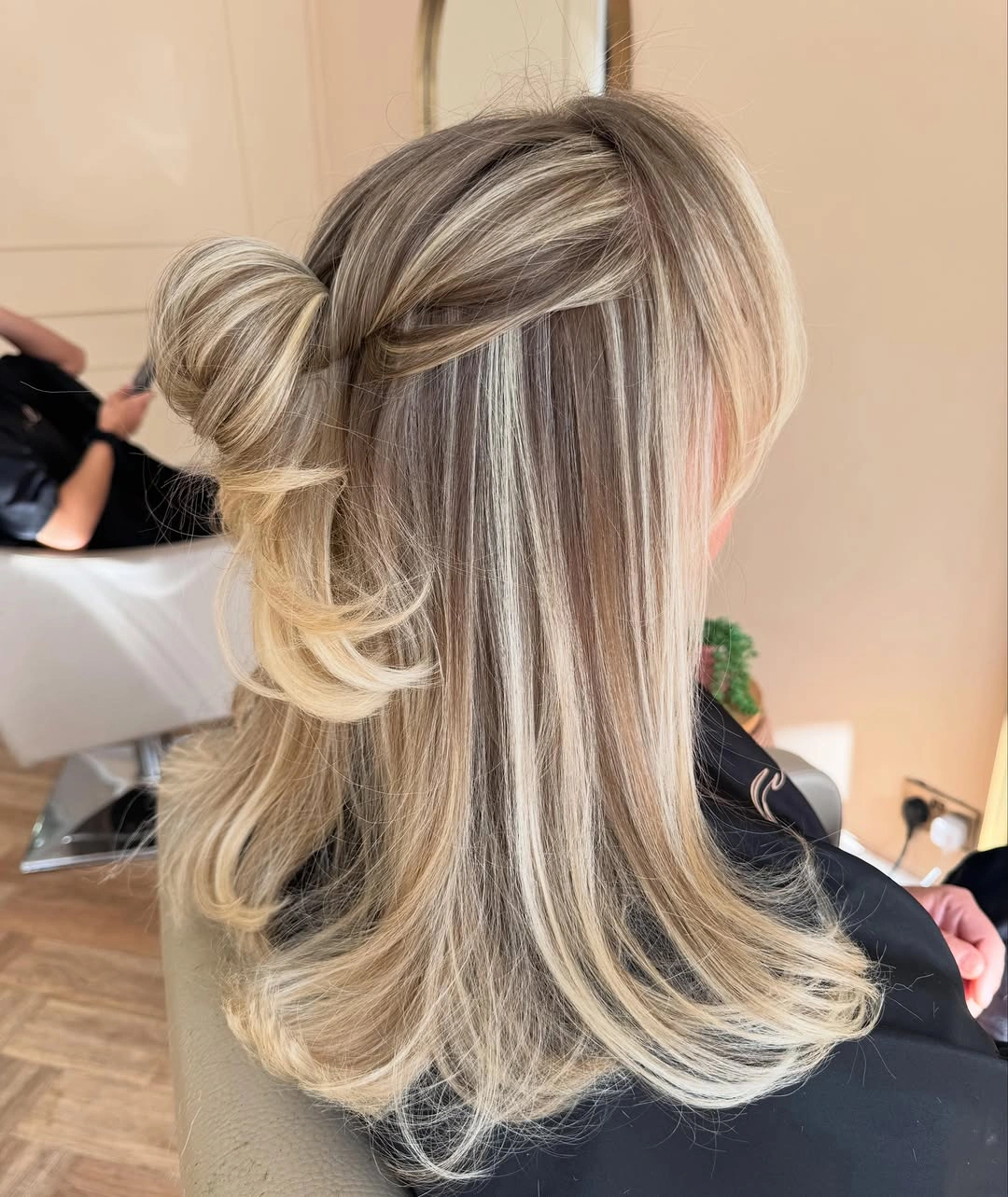 stunning fall blonde hair colour 2026 Dimensional Blonde With an Elegant Twist