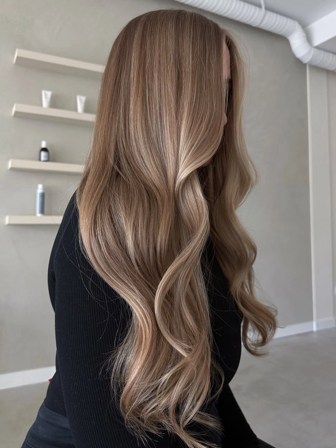 stylish babylights hair ideas Soft Mushroom Blonde Waves with Seamless Babylights