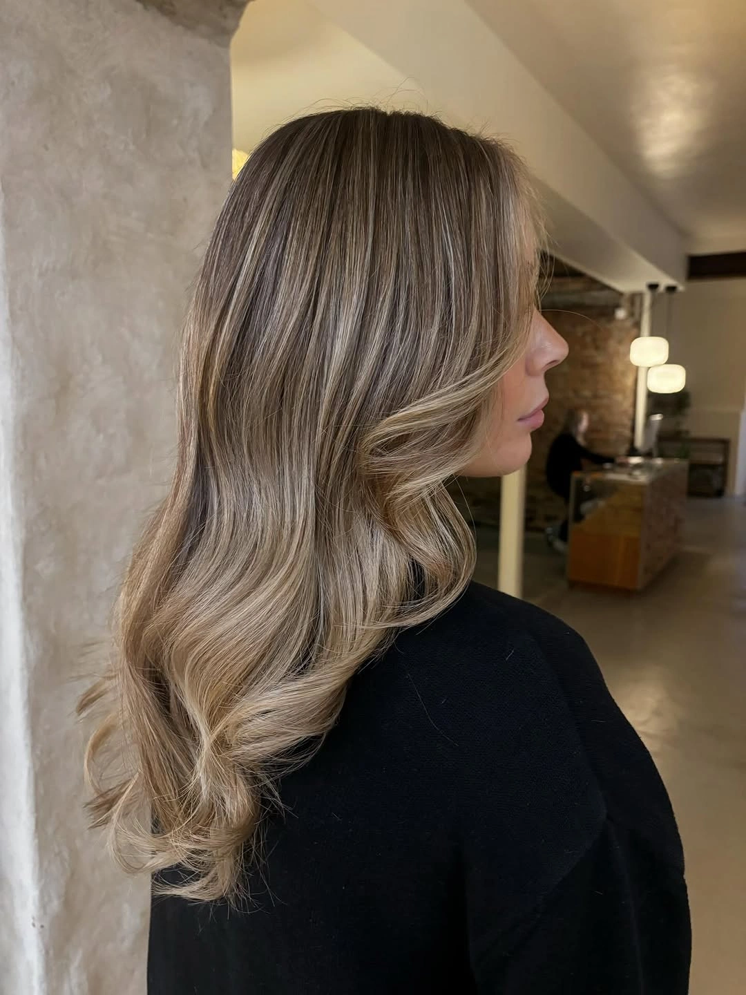 stylish babylights hair ideas Golden Beige Babylights with Flowing Long Layers