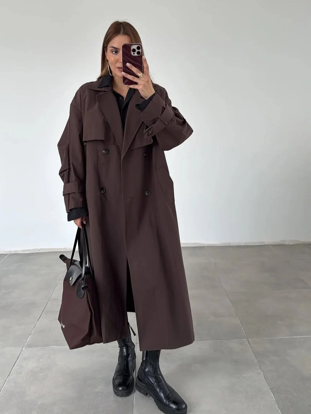 Trench coat fall outfits 2026 The Chocolate Brown Trench That Reinvents Everyday Dressing