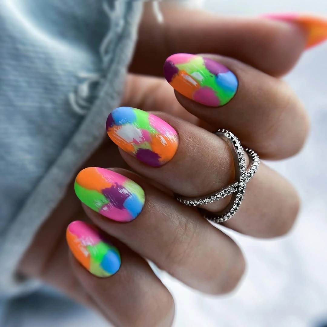 trendy fall short nails 2026 Bright Abstract Brushstroke Nails