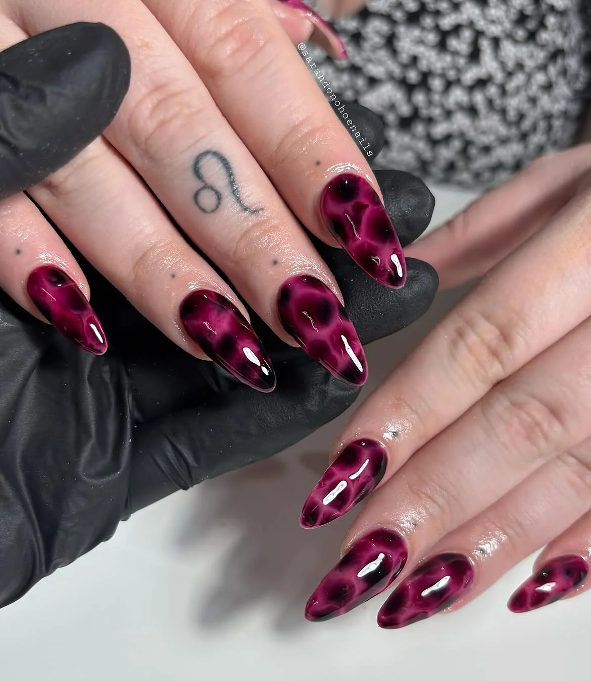 chic fall burgundy nails with design Glossy Burgundy Jelly Nails With a Smoky Finish