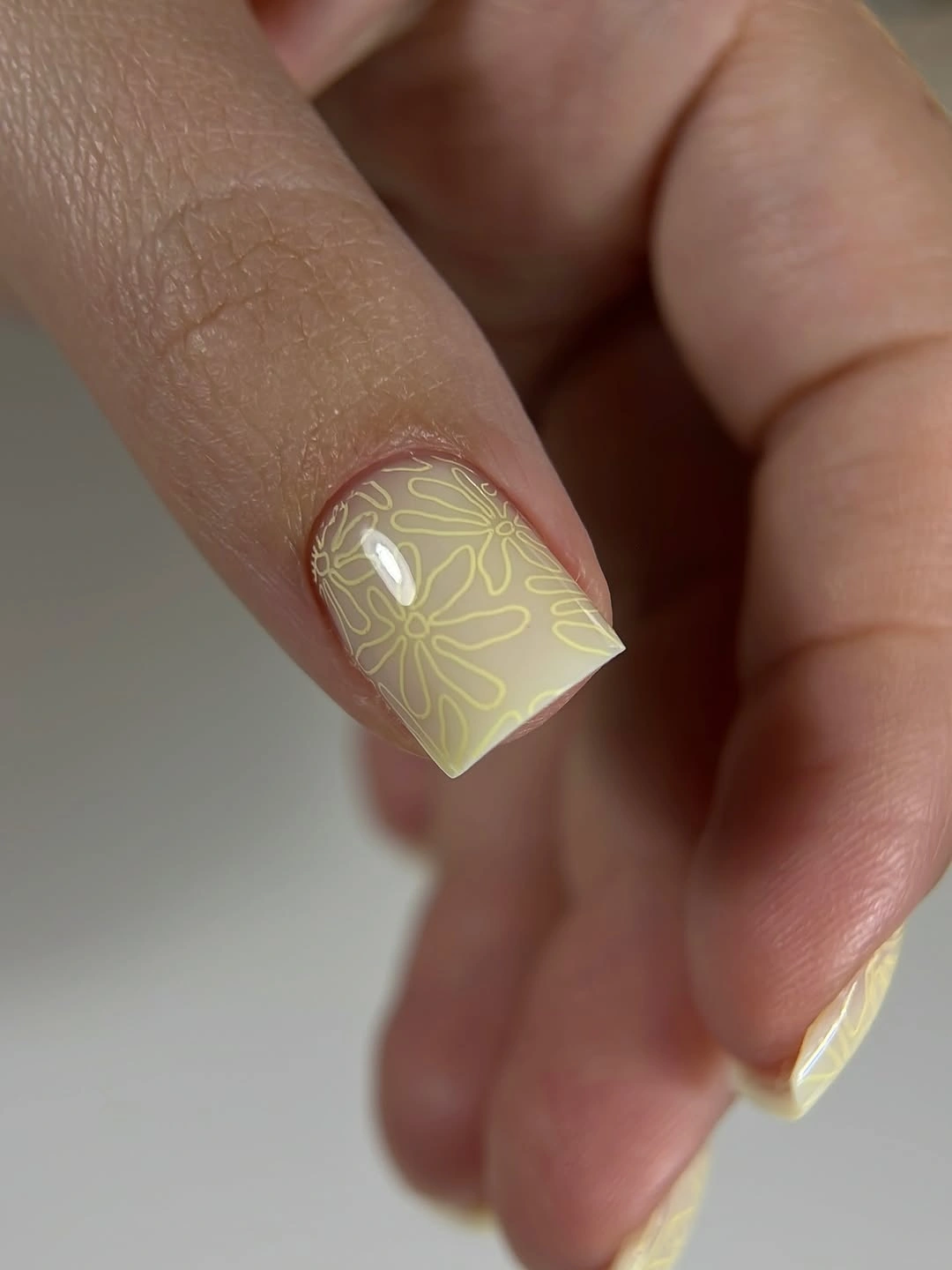 chic fall gel nails ideas 2026 short yellow floral manicure