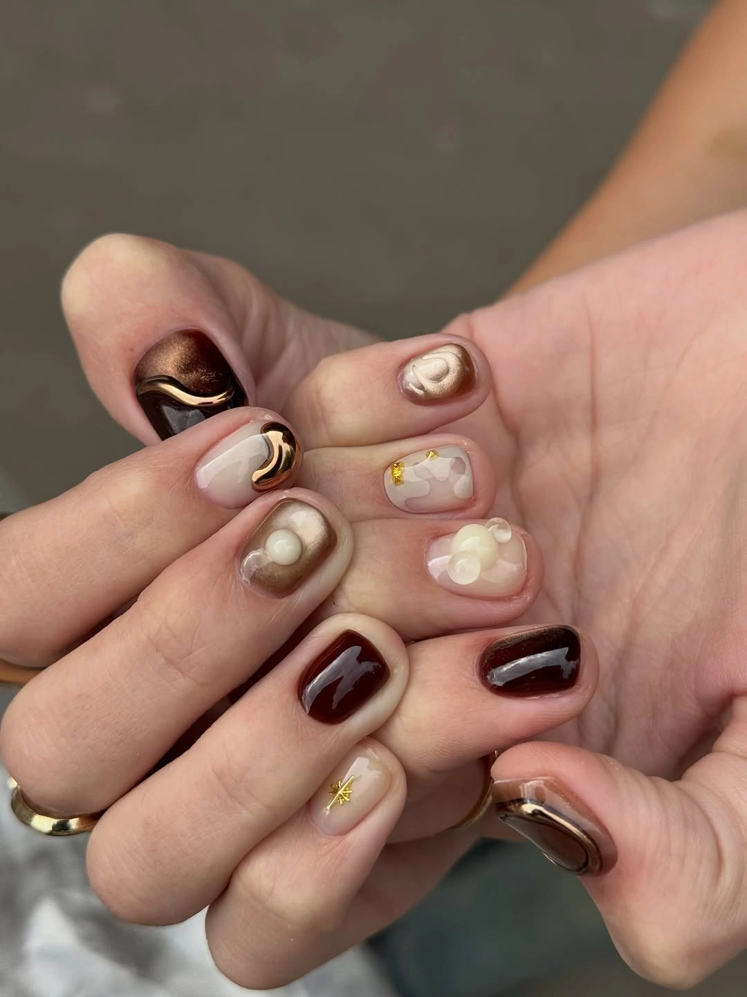 chic fall nail inspiration 2026 Mocha Chrome Meets Soft 3D Details