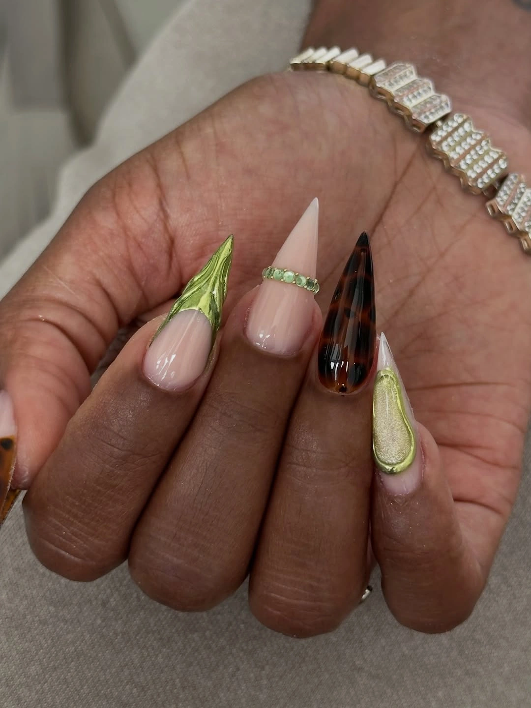 chic fall nails for brown skin tone Olive Green And Tortoiseshell Stiletto Nails