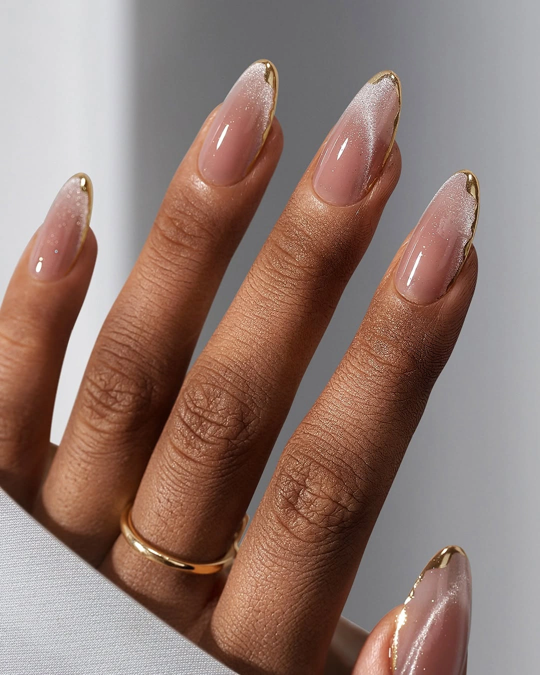 chic fall nails for brown skin tone Champagne Nude With Delicate Gold Edges