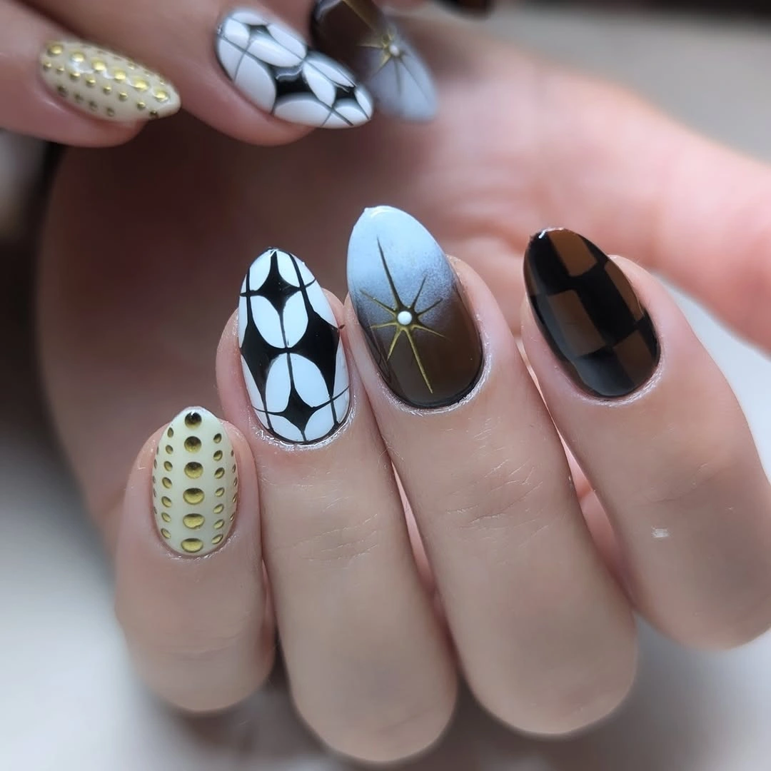 chic fall nails with autumn designs - Classy Short Nails With Chocolate and Gold Geometry