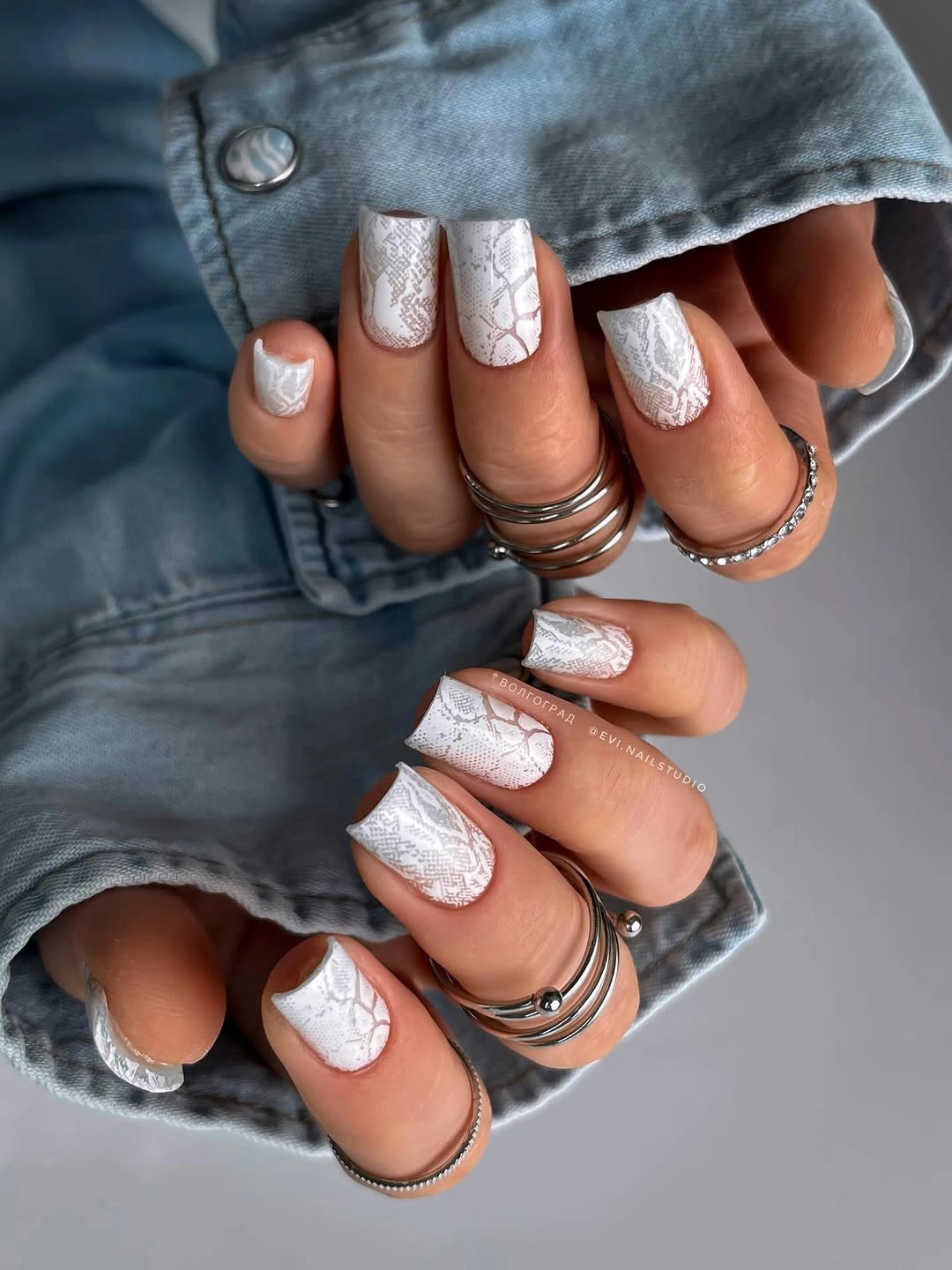 chic fall square nails 2026 White Crocodile Texture Square Nails
