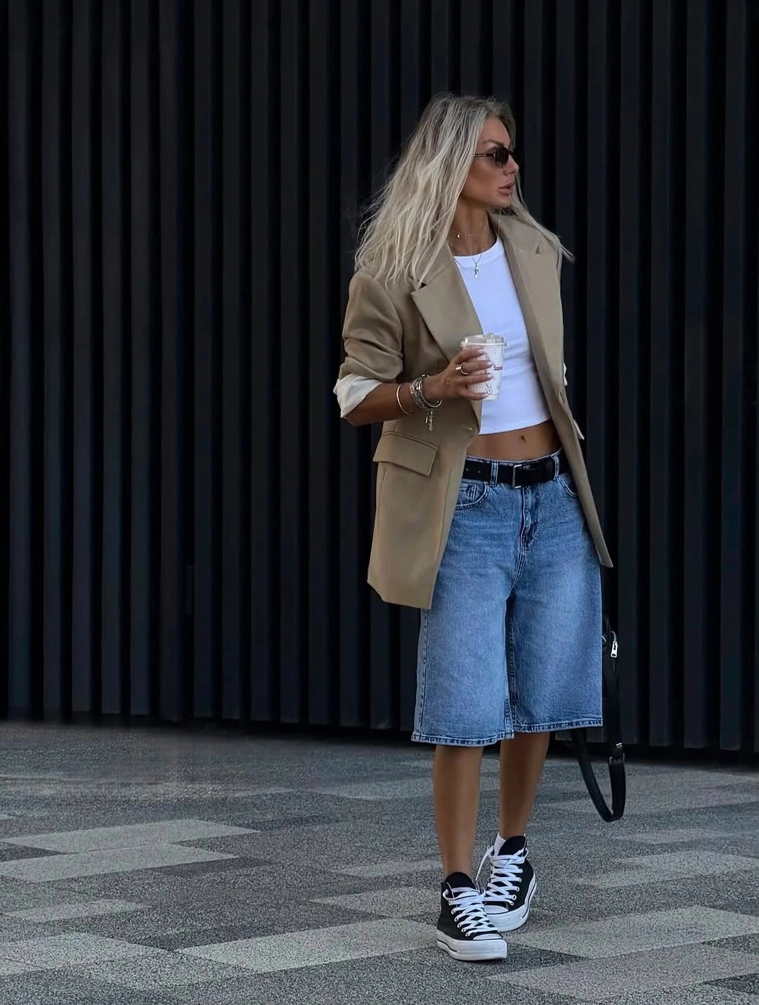 chic september outfit ideas 2026 Beige Blazer and Denim Shorts for a City Casual Look